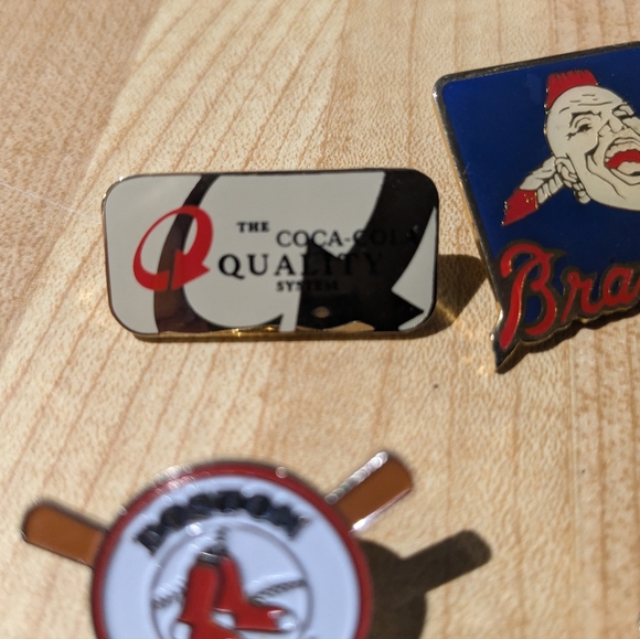 Coca cola Pin baseball pin - Picture 4 of 4